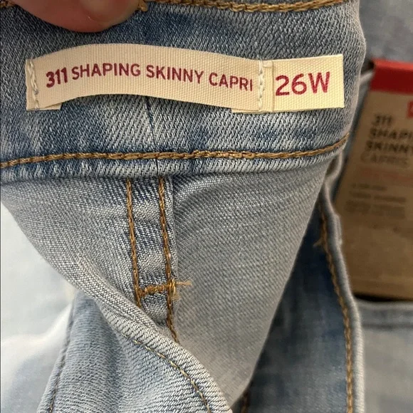 Levi's Women's Cropped Light Blue Jeans - Picture 11 of 16